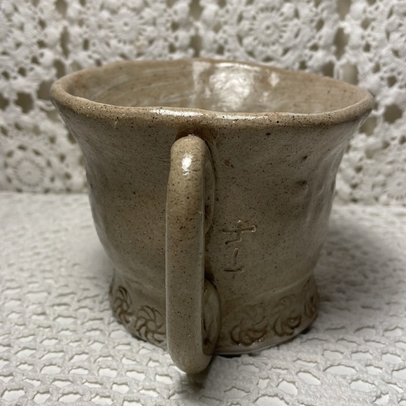 Handcrafted pottery mug - Picture 2 of 7